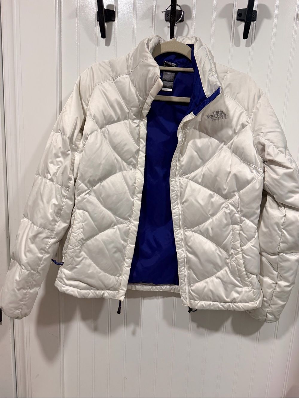 The North Face Women's Off-White Quilted Puffer Jacket with Blue Lining